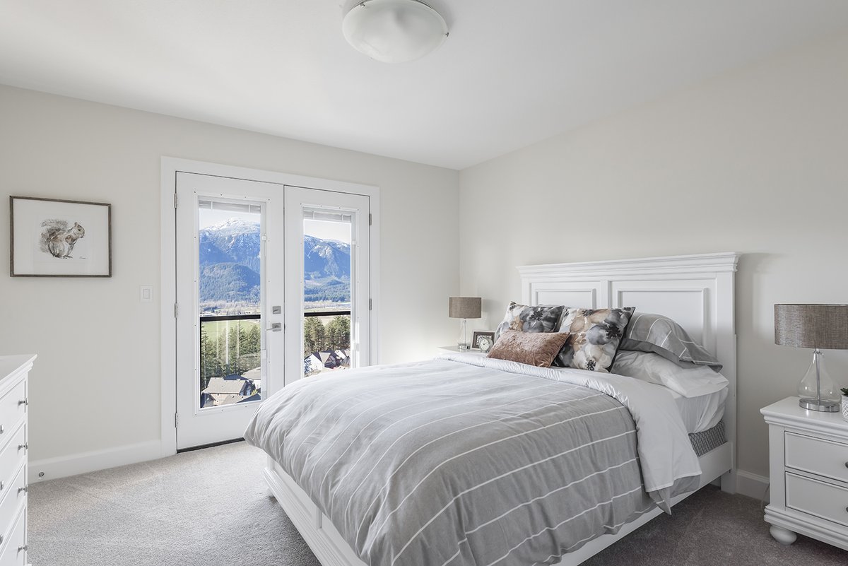 Another cozy Saturday morning at the Harrison Highlands! Would you like to wake up to this beautiful view? Visit HarrisonHighlands.com to see your options. 🏡 #livewhereyouplay