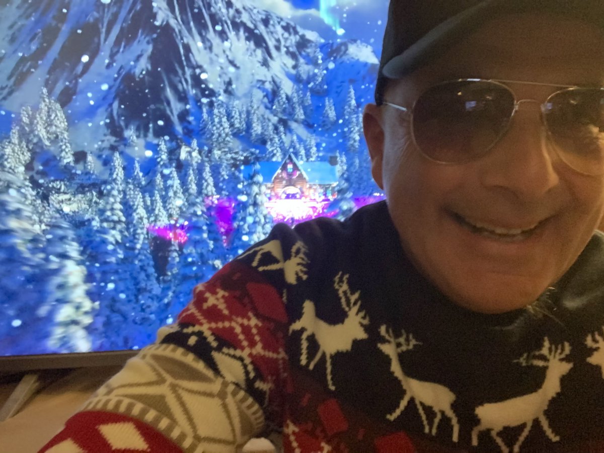 EuroAmbassador's tweet photo. It's quite snowy up here at the Moose Bar 🦌, so I dressed up for the occasion 🤣🙌 #Tomorrowland #MooseBar #TomorrowlandAroundTheWorld #TheAmbassador https://t.co/FHUhtqsrBn