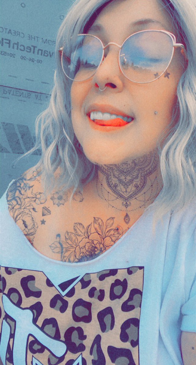 BoujeeKittenn's tweet photo. Snapchat fuckin around again. Gonna make me get a throat tattoo🥵 https://t.co/zKO9pNDC3a