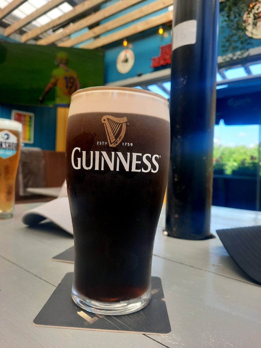 Today was so sweltering but this cooled me down for a few minutes 😂

#GuinnessTime #pclarkesnavan