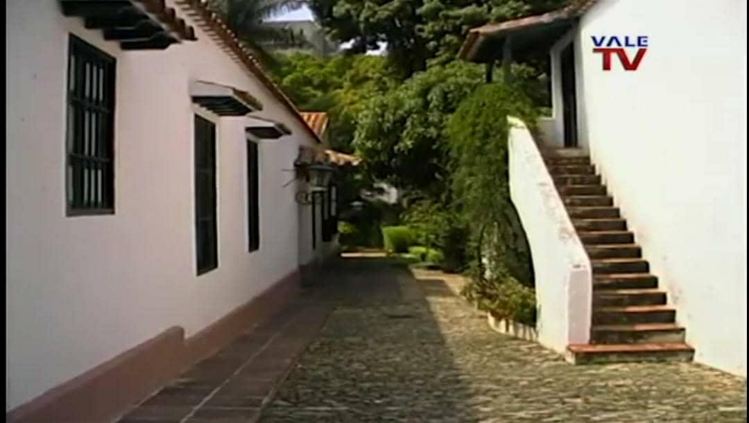 ValeTVCanal5's tweet photo. #17Jul|| De la serie documental "Secretos de la Ciudad", te invitamos a ver en nuestro canal YouTube
Vale TV Canal 5, el micro documental @QuintadeAnauco, sede del Museo de Arte Colonial, con el historiador especialista en Arte, #CarlosDuarte.
https://t.co/Il4HIcwPuk https://t.co/XgLrbTshHn