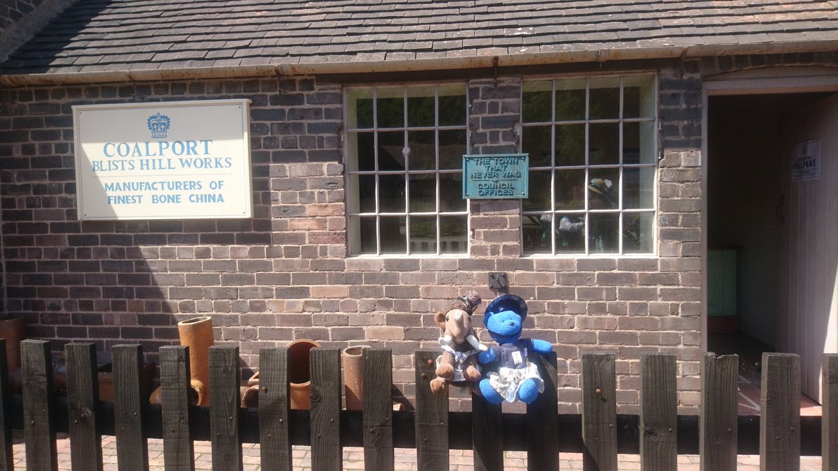 RedditchMammoth's tweet photo. We went to a big Steampunk event, The Town That Never Was @blistshill today. So many amazing outfits, and so many opportunities for mischief! So, so hot though. #Steampunk #SteamBears #TooHotforBears #TooHotForMammoths https://t.co/yU5S16YCOL