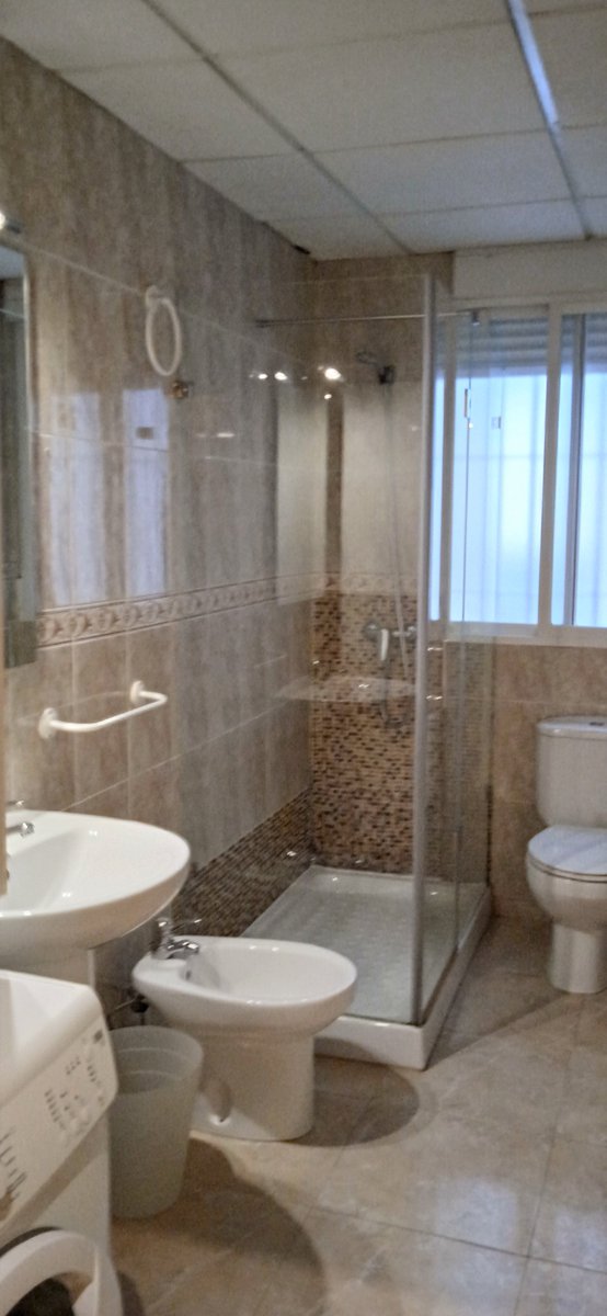 #SeAquila piso de tres habitaciones completamente amueblado con calefacción central incluida en #Chamberí. Ideal #estudiantes. idealista.com/inmueble/94799… #Madrid #Argüelles #Moncloa #Malasaña #Tetuán #Inmobiliaria