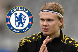 Mercado_Ingles's tweet photo. Chelsea y Erling Haaland llegan a un acuerdo en términos personales para que el delantero Noruego sea “Blue” a partir de este temporada. Las negociaciones entre clubes por un precio es lo que aún falta por finalizar. Chelsea propone 5 pagos de £35M pero BVB desea £175M en un año. https://t.co/eRcK5UXPSy