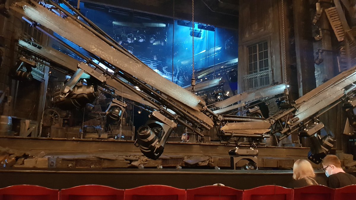 So second night at the theatre Les Mis. More movers on this front bar that we gave in the Paramount.