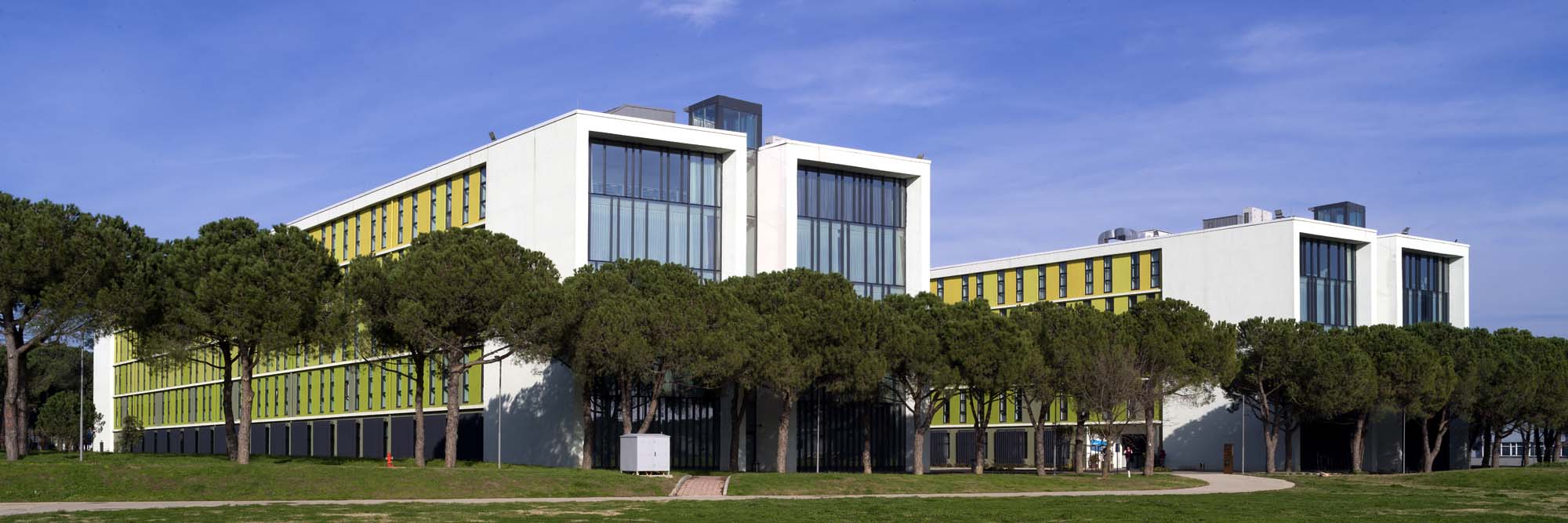 marmara universitesi on twitter marmara universitesi nin konforlu yurtlari ogrencilerini bekliyor mehmet genc kulliyesi ndeki ormana komsu adalar manzarali konforlu yurtlarimizi ogrencilerimize hazirliyoruz https t co gm2yougsws https t co