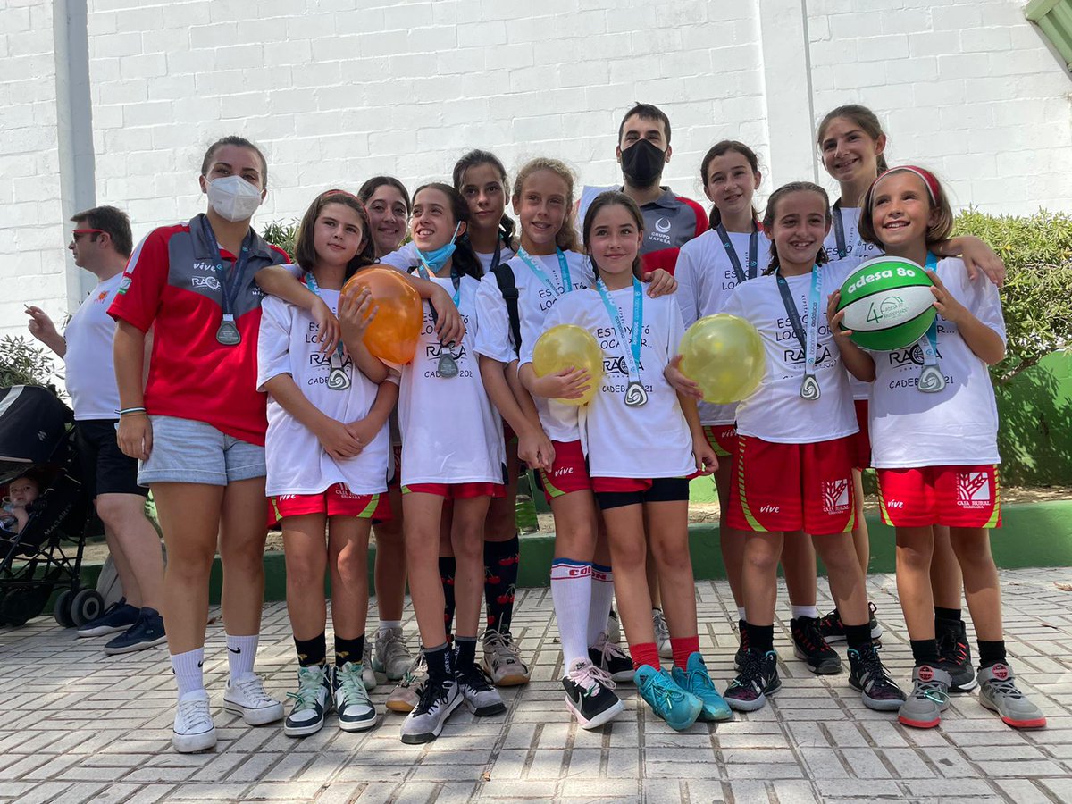 CDRaCa's tweet photo. Las minis del @MLGELECTROSOLAR Raca se despiden del Campeonato de Andalucía con una merecida victoria. En la mochila se llevan una experiencia inolvidable. Reconocimiento especial para nuestras tres benjamines. https://t.co/E4XqS1t779