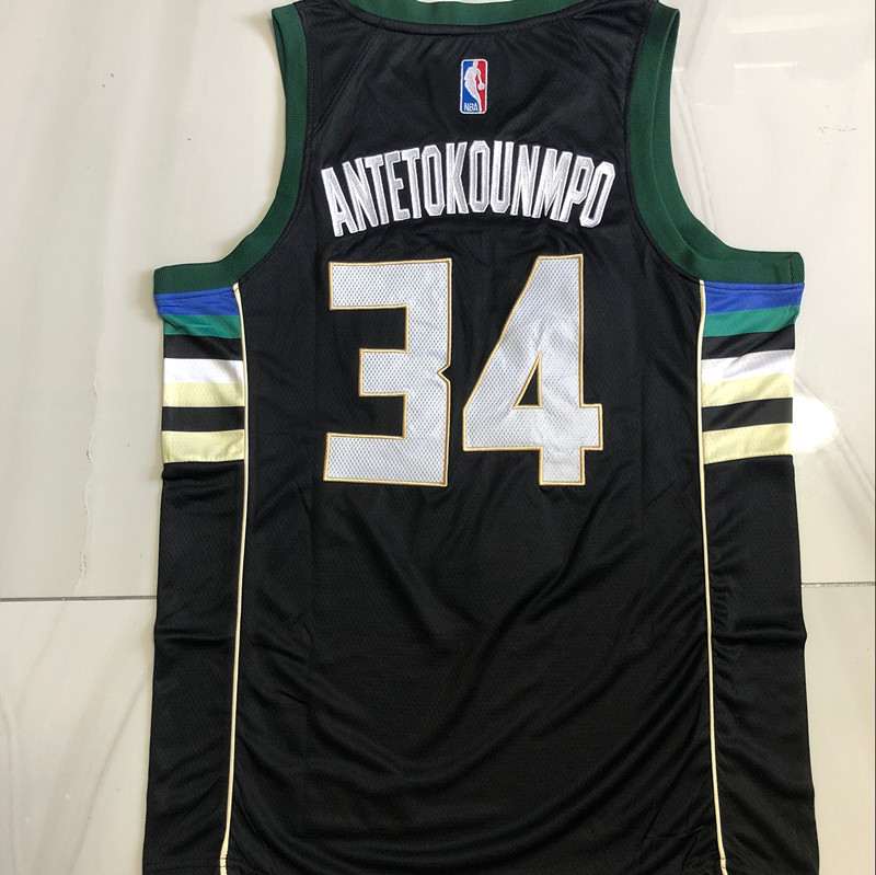 BlazersArgento's tweet photo. Si hoy Milwaukee Bucks gana y se adelanta 3-2 en la Final de la NBA, voy a sortear esta camiseta de Giannis Antetokounmpo entre todos los que deis RT y me sigáis 🤞🍀

#FearTheDeer https://t.co/aWq96GxTQv