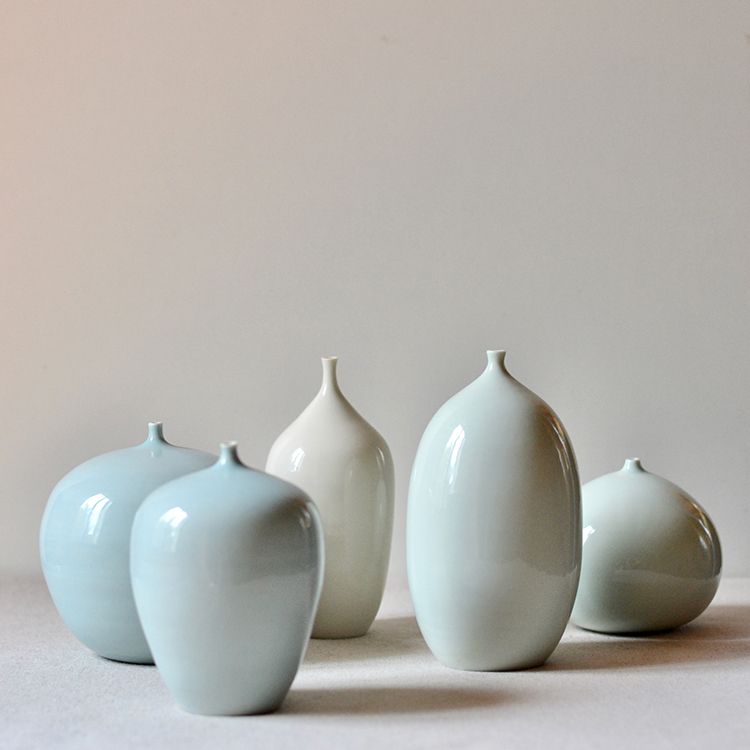 MaiaMing's tweet photo. These porcelain, celadon blue, vases are part of my personal collection. Since I am downsizing, I am going to list them on Etsy.
#porcelainvase #budvases #etsyseller #homedecor #designermaker #celadonglaze #differencemakesus #wheelthrown #oneofakind #wheelthrownpottery #craft https://t.co/eT6GqGADXn