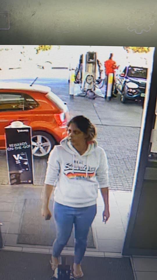 AdvoBarryRoux's tweet photo. This woman drove off without paying petrol. https://t.co/lbGg1PDlVJ
