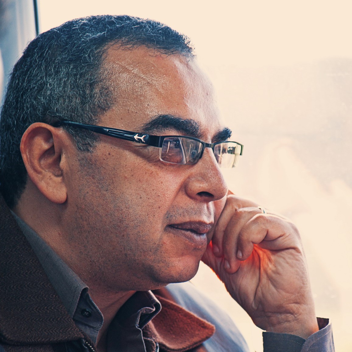 “أخْشى أن أستيقِظَ يوماً في الأربَعين لأجِدَ أنّني ضيّعت حياتي بسبب خِيارٍ خاطىء إتخذته وأنا في سنّ العِشرين.”

- أحمِد خالِد توفِيق