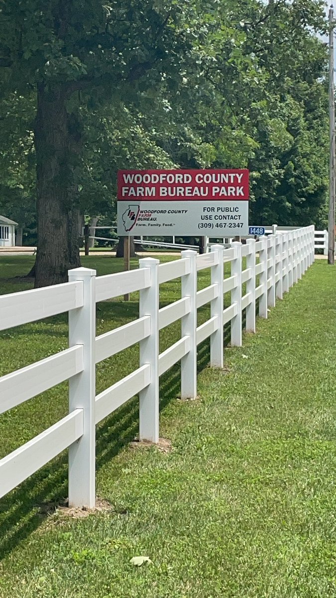 Running in the <a href="/stjuderuns/">St. Jude Runs</a> today and just passing by <a href="/woodfordcfb/">Woodford Farm Bureau</a> park, with a pig show 🐷 happening. What you say <a href="/DBloomberg/">DeAnne Bloomberg</a>? #showtime <a href="/ILFarmBureau/">Illinois Farm Bureau</a>