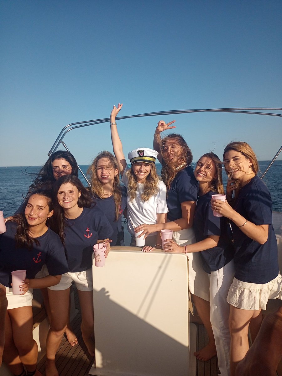 ChartersCalypso's tweet image. Super Hen party tonight Studland Bay. Some jobs are more difficult than others😎