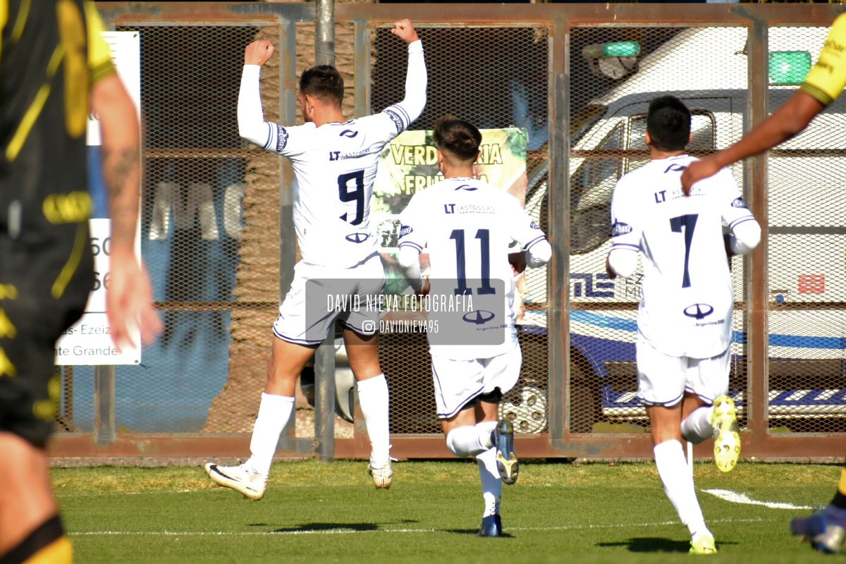 28'PT Si Tanque fuiste vos ! 
<a href="/ClubTSuarezOk/">ClubTSuarezOk</a>
1-0 <a href="/clubsantamarina/">Club Santamarina</a> 
📸 <a href="/davidnieva95/">David Nieva</a>