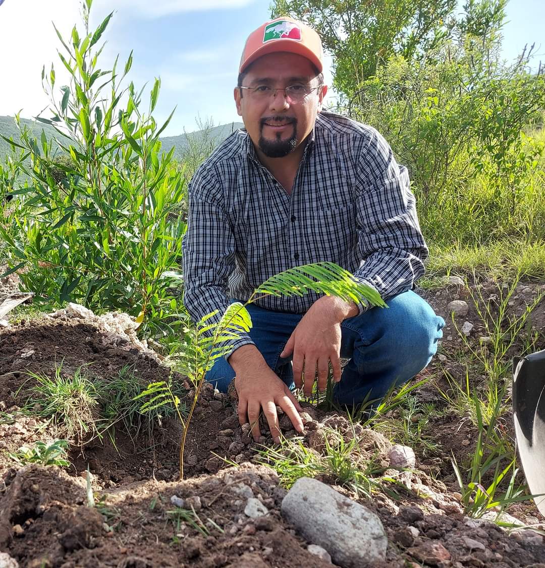JulioCsarAudelo's tweet photo. Listo!   Tepehuaje  Sembrado😇🤗🤟

#Adoptame
#CEUCO 
#COCyP https://t.co/UTdCQ6xvmL