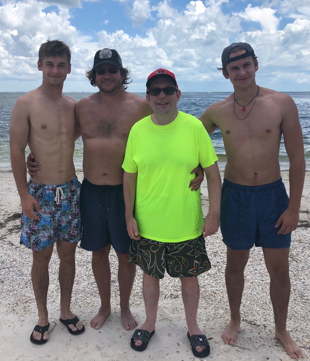 Fishinwizard's tweet photo. Life is good! Enjoying our time in Cape Coral while the folks at home deal with their 5th day of rain. https://t.co/Xbyib0CqRm