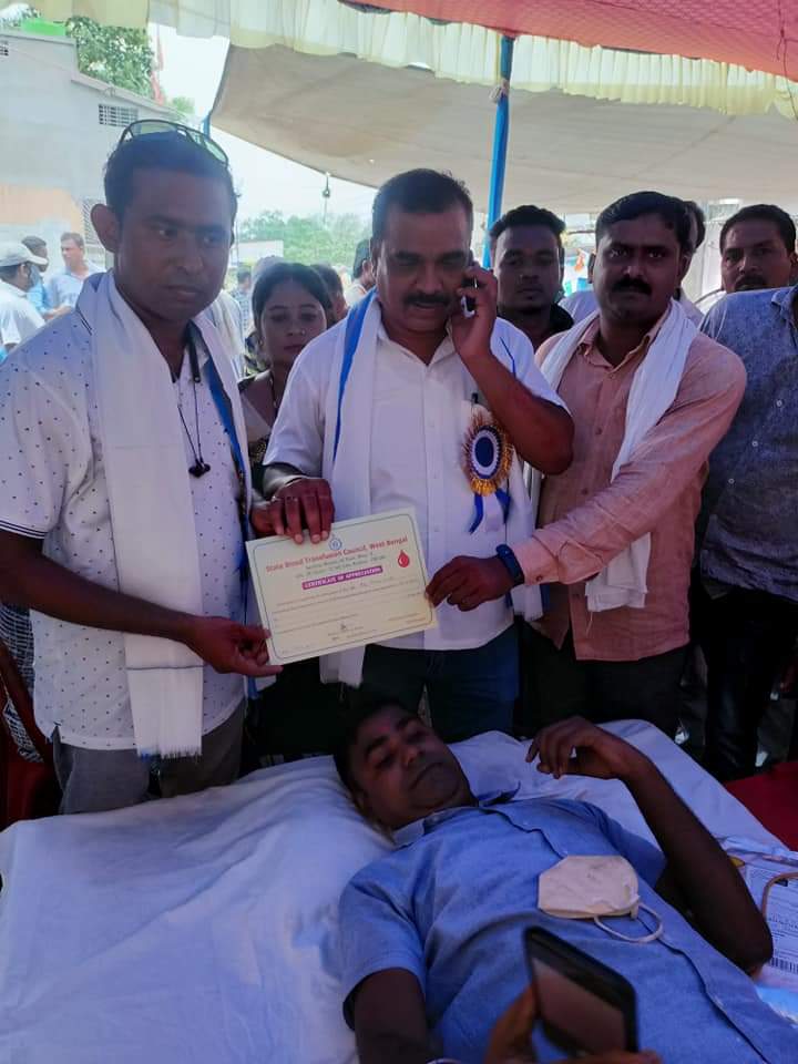 RupeshyadavAITC's tweet photo. Blood Donation Camp is Organised At #Nigha In The Presence Of District Paschim Bardhaman Youth Trinamool Congress #Youth #President #Shri_Rupesh_Yadav Ji And Shri Avijit Ghatak
@AITCofficial https://t.co/uKWiiWVNUz