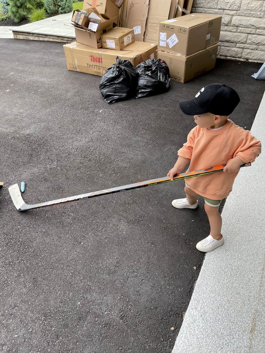 28CGiroux's tweet photo. good start to the weekend with my guy🧔‍♂️👦🏼 and obviously a garage cleanup managed by @ryannegiroux https://t.co/HuTGVkjZRA
