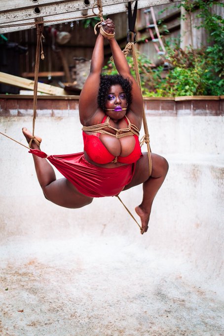 1 pic. I wish I could be working out in the garden but it&rsquo;s too hot so instead I&rsquo;ll heat up your timeline