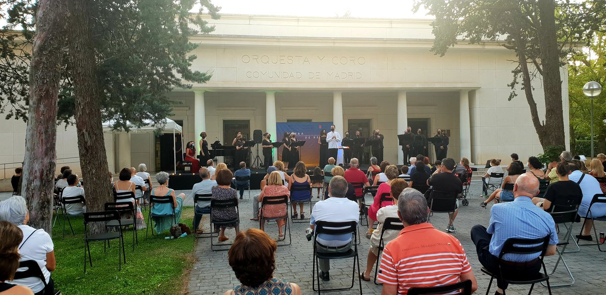 tenorvictor's tweet photo. Tarde muy agradable en concierto al aire libre en el ciclo de #FueraDeRed en la sede de la @ORCAM_Madrid @GancedoSonia #KrastinNastev #KarinAzizova https://t.co/TK8uIvh0Ra