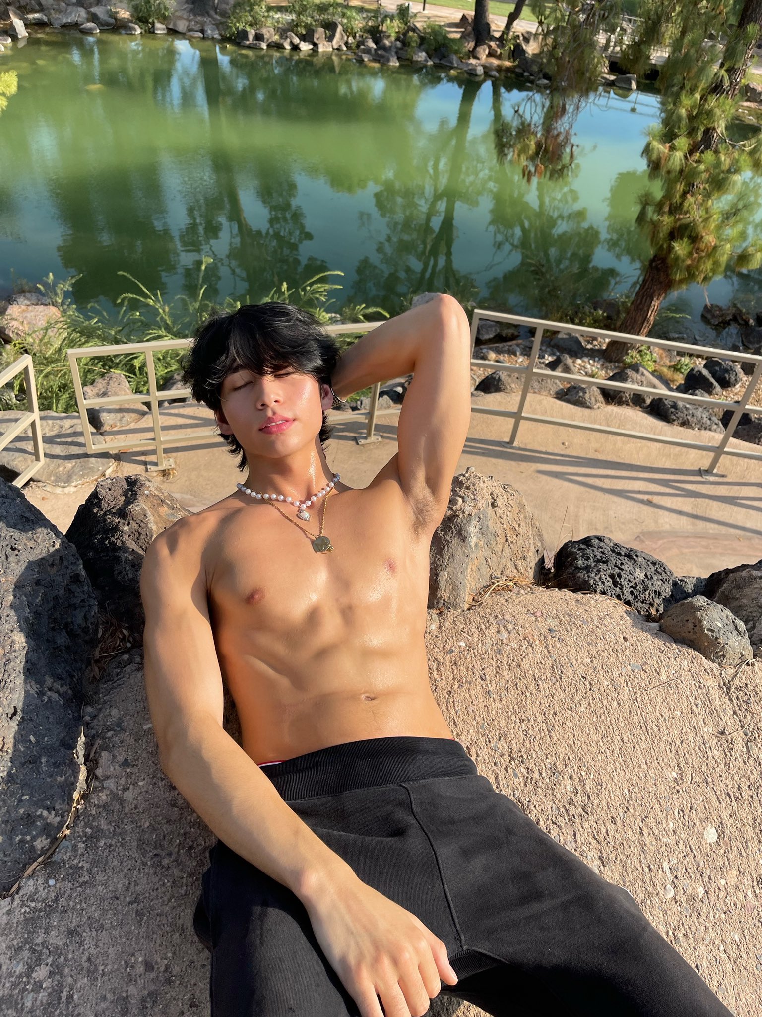 Oliver Moy NSB🇵🇭 on Twitter: "111 degrees outside, nearly burnt my back on a rock https://t.co