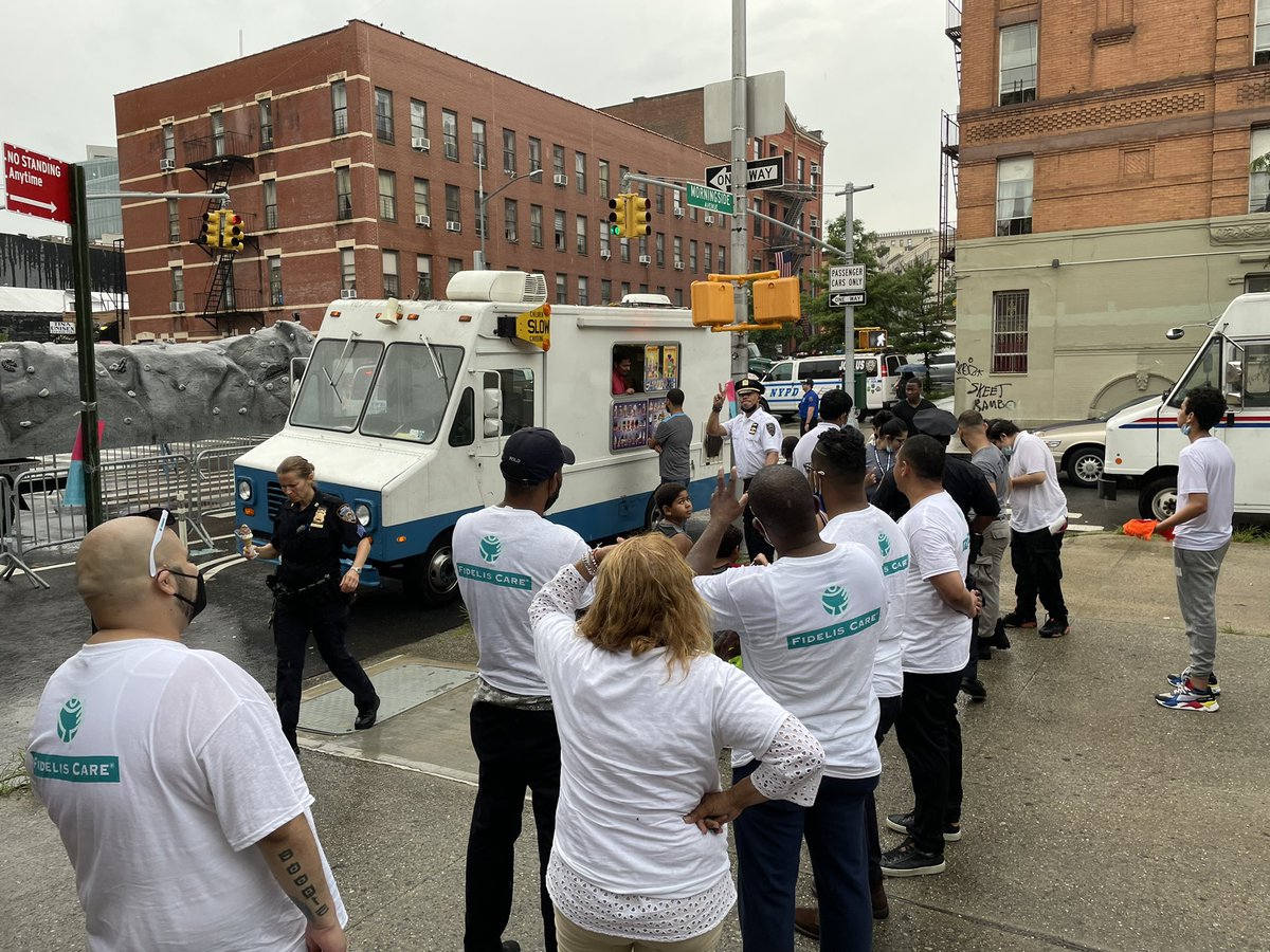 No better way to show our community some love than giving out free mr. softee ice cream courtesy of At&amp;t #CommunityLove #Harlem #Uptown