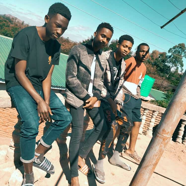 Vado__'s tweet photo. Family🙇🏾♂🙇🏾♂#AIRPOPS https://t.co/fvY0ElJsJS