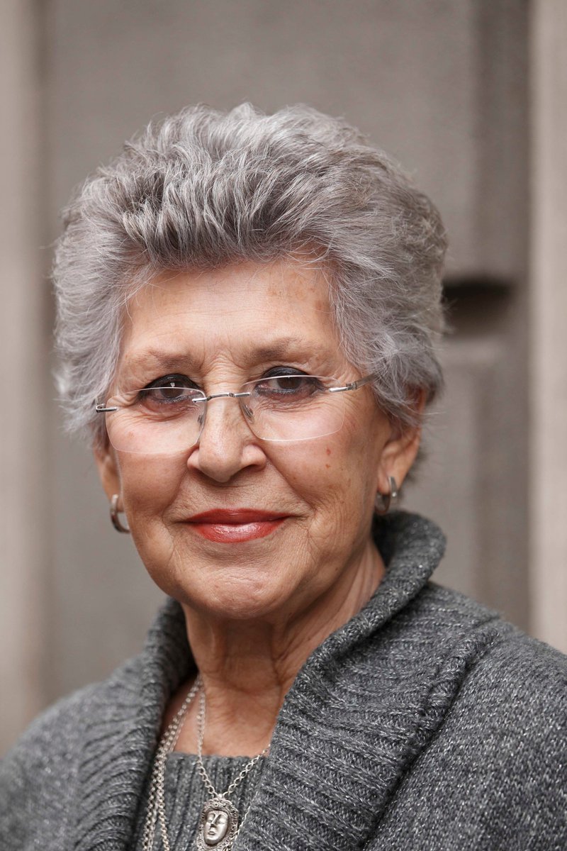 No podemos estar más tristes.

#PilarBardem, 1939-2021.

Presidenta de AISGE: 2021-2018.
Presidenta de la Fundación AISGE: 2018-2021.

Ejemplar. Infatigable. Cabal. Comprometida. Generosa. Amiga. Gracias por habernos dado tanto, por habernos enseñado tanto. 

Eterna Pilar. 😪