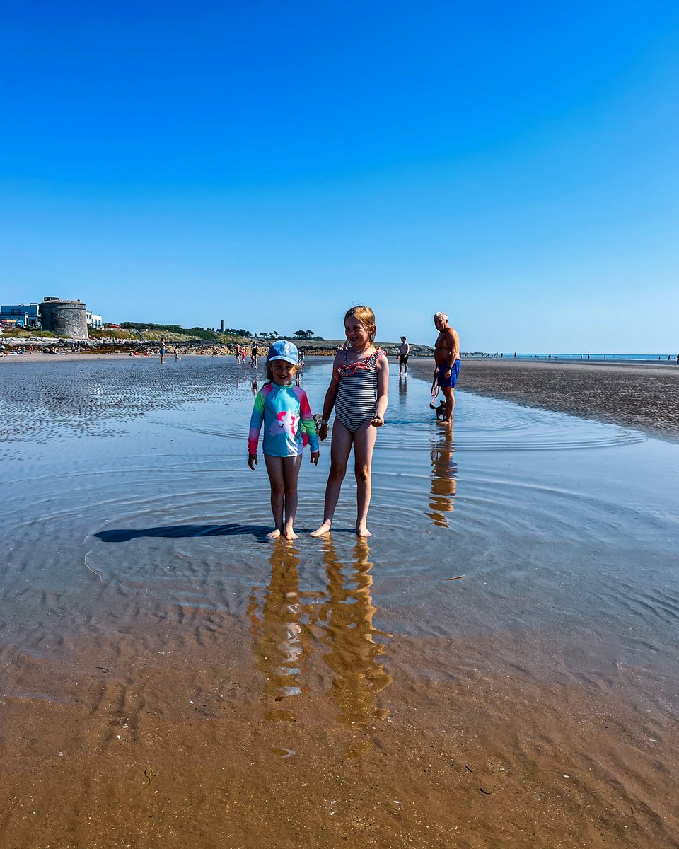 Family beach day on the hottest day 💙….#IrishSummer #100daysofwalking @100DaysOfWalkin #200crew #200daysofwalking #family #beachvibes #happy #blessed #fun #granddaughters