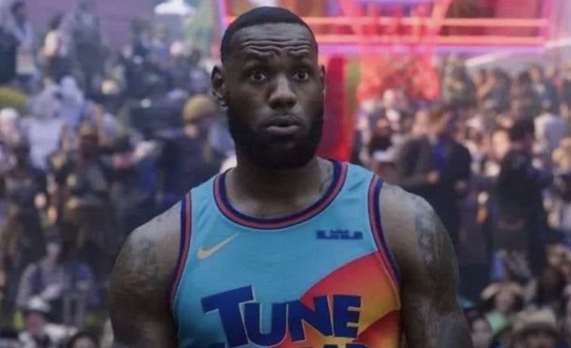 BpopeTV's tweet photo. A bunch of grown ass people blasting a movie made for kids. It’s sick 😂😂😂 #spacejam was fun, wacky and weird. As it should be. It wasn’t made for people with 401ks https://t.co/KRy6mAdATx