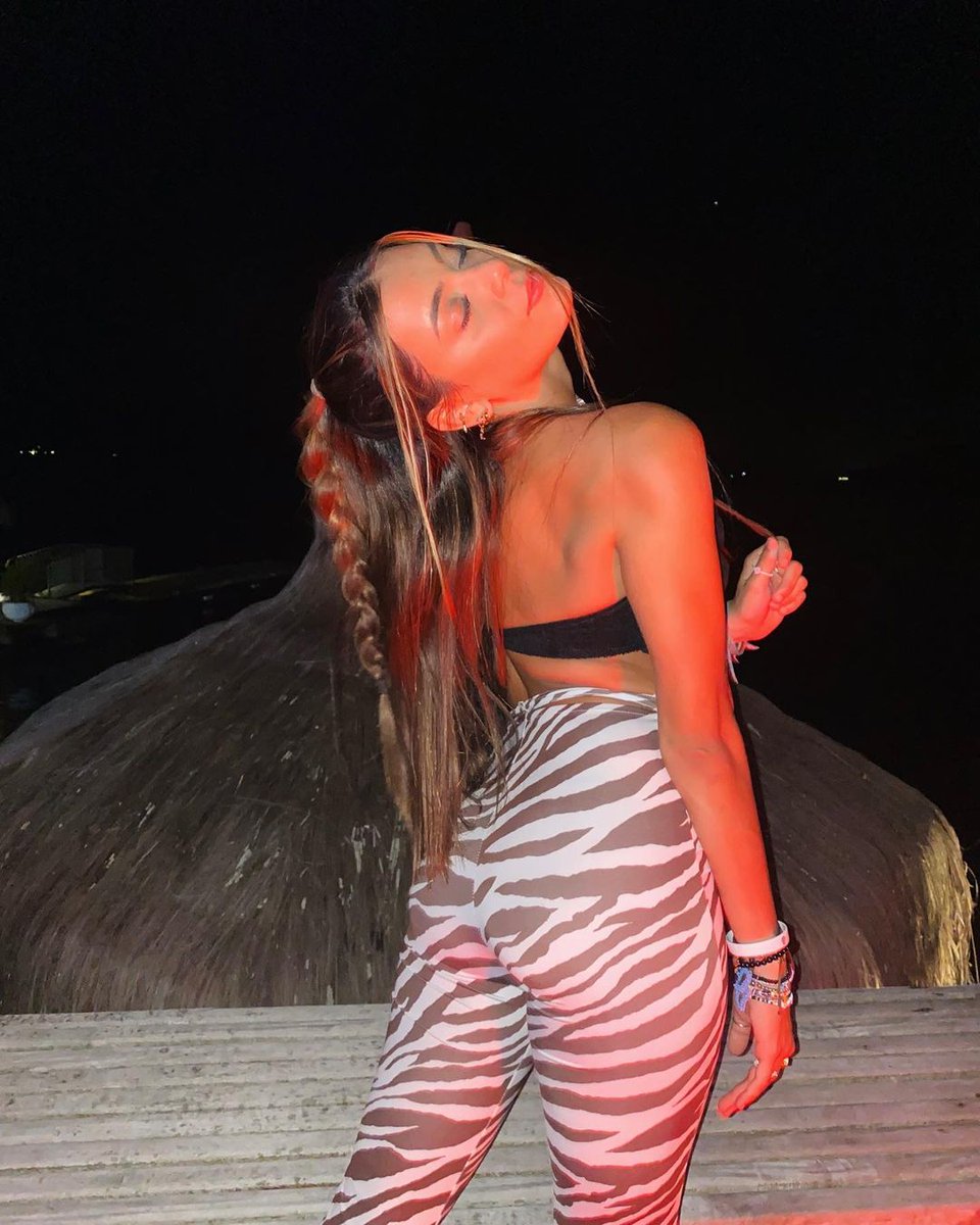 SHidalgoNation's tweet photo. MEU DEUS, É ELA!! 🔥

Feed | Sabina Hidalgo — "Primeiro fazemos a festa e depois descansa 😛". https://t.co/IUgl7ElIEJ