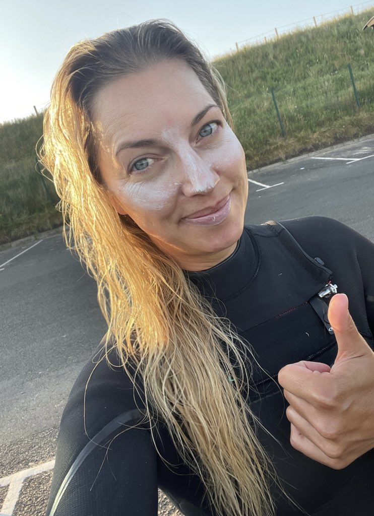 EmmaVardyTV's tweet photo. You often see pics of gorgeous girls wearing bikini’s in the sun to promote surfwear but this is what the reality usually looks like: Matted seaweed hair, head to toe in neoprene, and face full of zinc 😁☀️☀️☀️ #truth https://t.co/hLsjFhU9MN