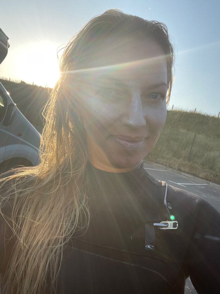 EmmaVardyTV's tweet photo. You often see pics of gorgeous girls wearing bikini’s in the sun to promote surfwear but this is what the reality usually looks like: Matted seaweed hair, head to toe in neoprene, and face full of zinc 😁☀️☀️☀️ #truth https://t.co/hLsjFhU9MN