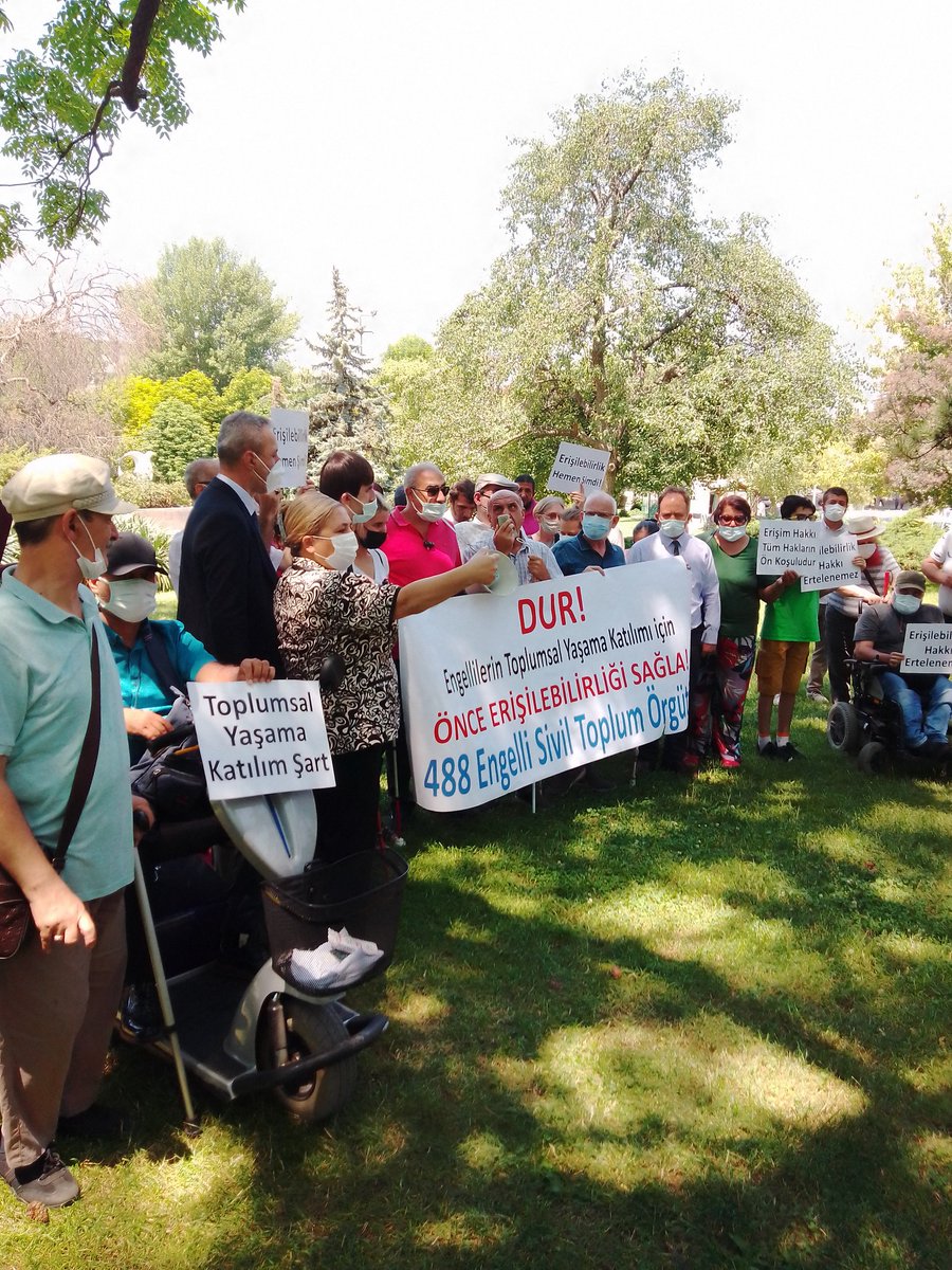 Bugün TBMM’de torba yasa görüşülüyor.
Bugün saat 21.00 den tibaren Twitterdayız.
Erişilebilir ile ilgili Yasa teklifinin geri çekilmesi için son şans.
Yasa teklifi geri çekilsin! 
#ErişilebilirlikÖteleniyor 
Etiketine desteklerinizi bekliyoruz.
<a href="/meral_aksener/">Meral Akşener</a> 
<a href="/mansuryavas06/">Mansur Yavaş</a>