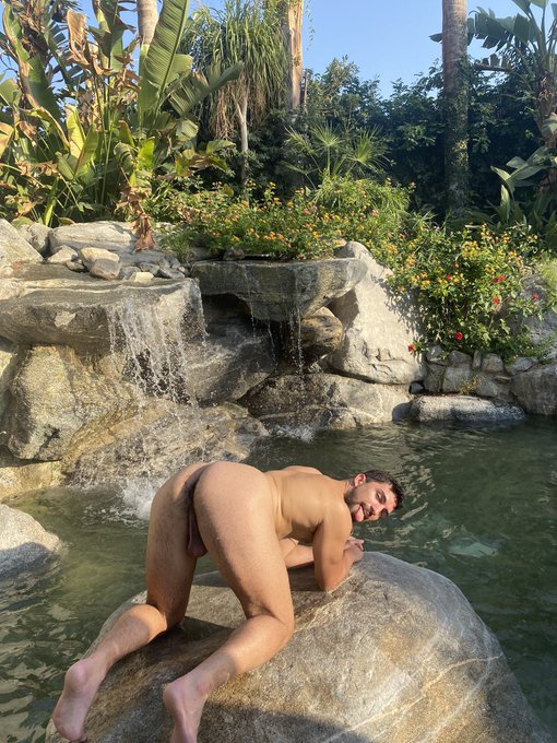 RT if you would fuck me raw like a slut here 🏝 🍆 💦 https://t.co/3X3FXhxXVD