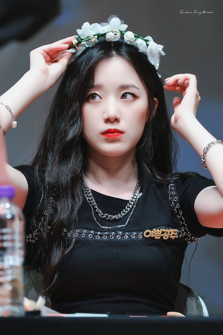 I dle doll. Gidle Shuhua. Шухуа g Idle. G I-DLE Шухуа. Шухуа кпоп.