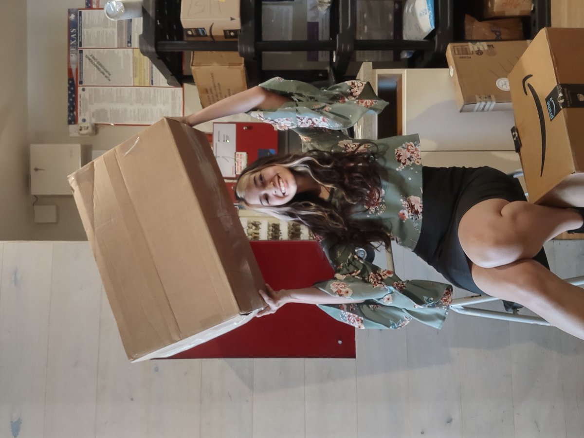 TobinLofts's tweet photo. Don't forget to come pick up your packages!!!
Make sure to bring your ID or Active Building notification! 📦📪 https://t.co/M7atkzDQoo