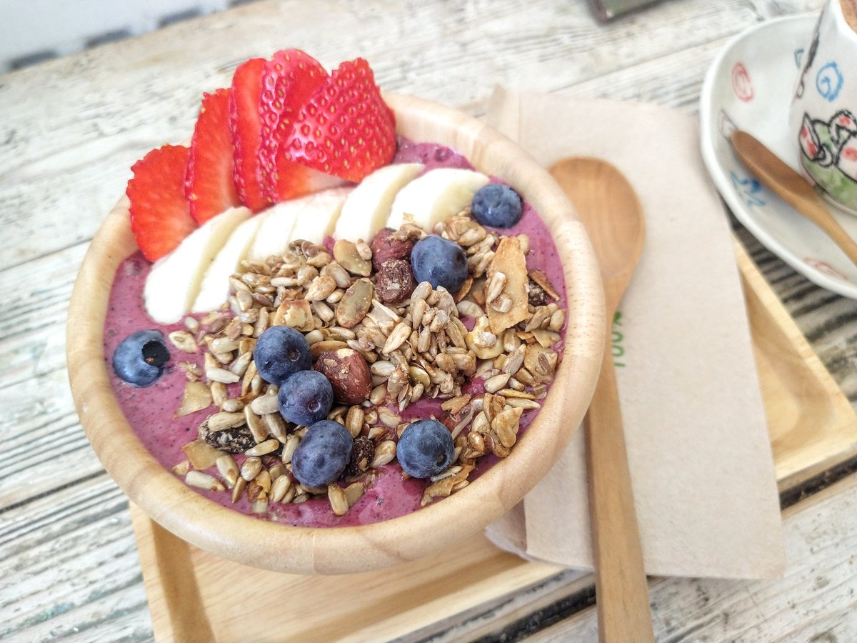A glorious acai bowl at <a href="/robincraftcafe/">The Robin Craft Cafe</a> earlier 
🌞