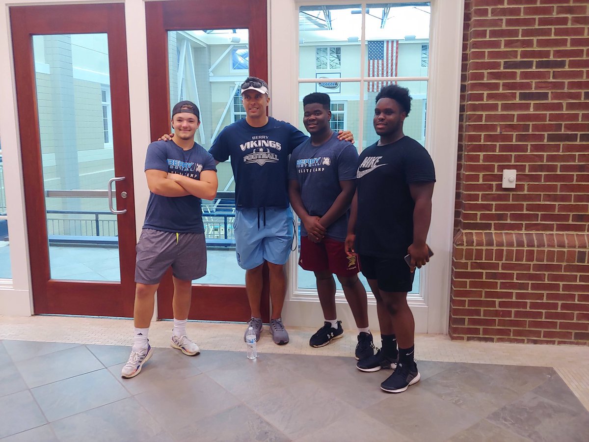 Grateful for the opportunity to come work and visit 💪🏽‼️<a href="/BCCoachK/">Tony Kunczewski</a> @SPaulding_FB @JnashCoach @coachgragg @SPCoachWilliams <a href="/BerryFootball/">Berry Football</a>