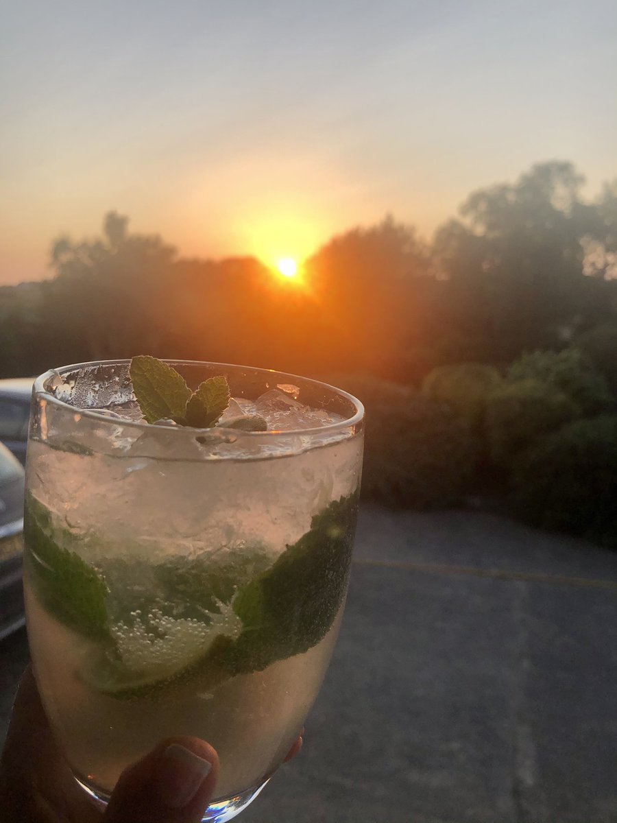 acornsacademy's tweet photo. Sundowner with @radioneal #oldskoolweekend #mojito โค๏ธ #bitsandpieces ๐บ๐ป ๐ถ https://t.co/uIVZslHiVk