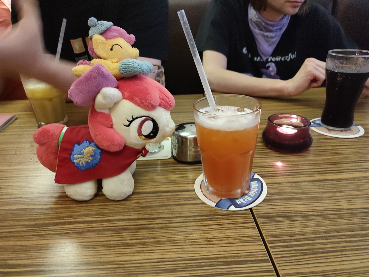 Finally able to meet people again at the round table in Neumarkt with <a href="/oZusadz/">oZusadz</a> <a href="/SamyraSakura/">Samyra</a> <a href="/LucasD4sh/">LucasDash</a> and <a href="/LeonTheOriginal/">Leon 🟢</a>