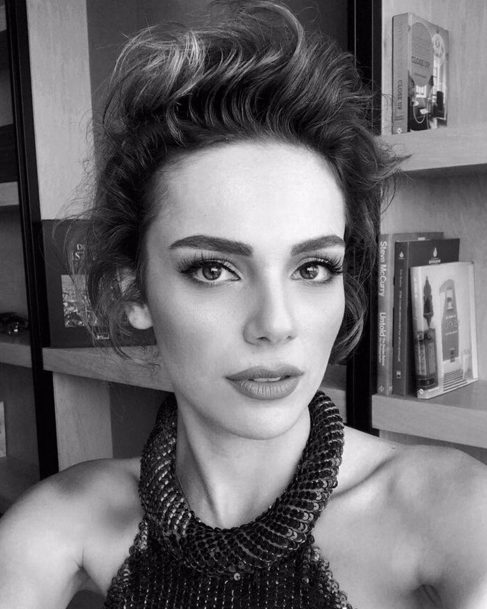 Dizilove1's tweet photo. 5 turkish actresses that look alike :
Hafsanur Sancaktutan
Yağmur Tanrısevsin
Özgü Kaya
Aslı Melisa Uzun
Büşra Develi
#SonYaz #akrepveda #kimsebilmez #AKINCI #KalpYarası https://t.co/xRoyfMR3ZW