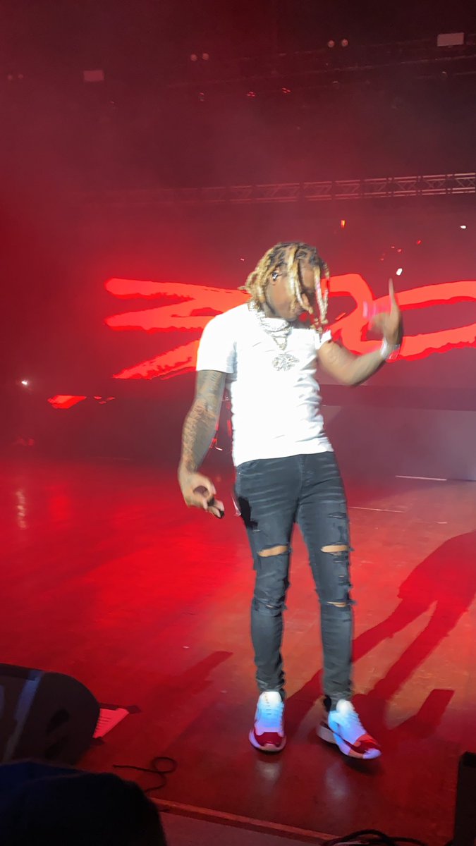 DeyYonce's tweet photo. Durk concert in Philly 2015 vs 2021 @lildurk I been a Fan 😭🤞🏾 https://t.co/pRH69eOy34