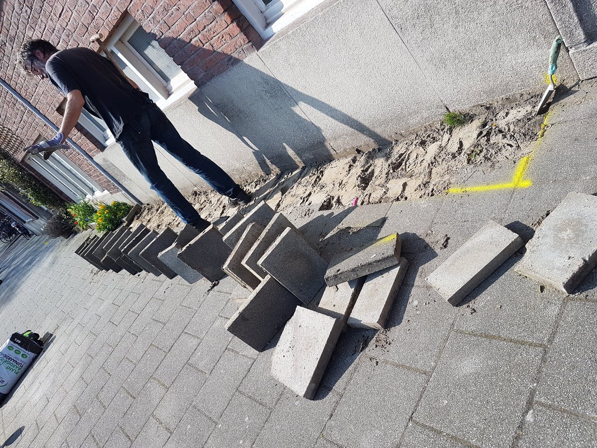 KarinPadmos's tweet image. #GeveltuinWinaktie

@tegelwippen en wij doen mee!!
Voor bewoners uit #noord010
#GroenNoord verloot een 10 tal #geveltuintjes. #aanmelden
Mail to: groennoord@gmail.com
Vermeld uw naam: adres: postcode en telefoon nummer.

Met dank aan  @hhsenk en #WijkraadBlijdorp @michielminded