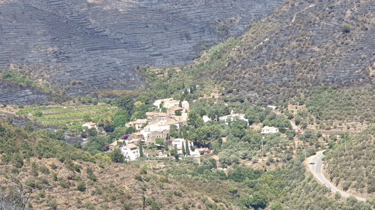 AnnaSanitjas's tweet image. Avui hem estat al #IFLlanca i hem pogut comprovar la importància de les franges de protecció de les urbanitzacions i de la prevenció d’incendis feta al Massís. Ens posem a treballar per les actuacions post-incendi. Moltes gràcies #ADFs, @bomberscat i serveis d’emergència!