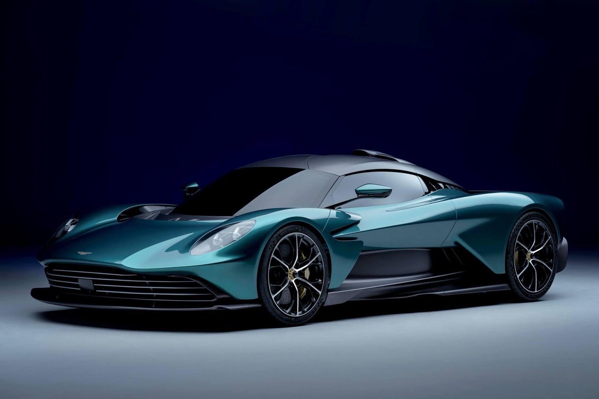 007’s new Aston Martin Valhalla ⁦<a href="/SamHeughan/">Sam Heughan</a>⁩ gotta’ love it!!!!!