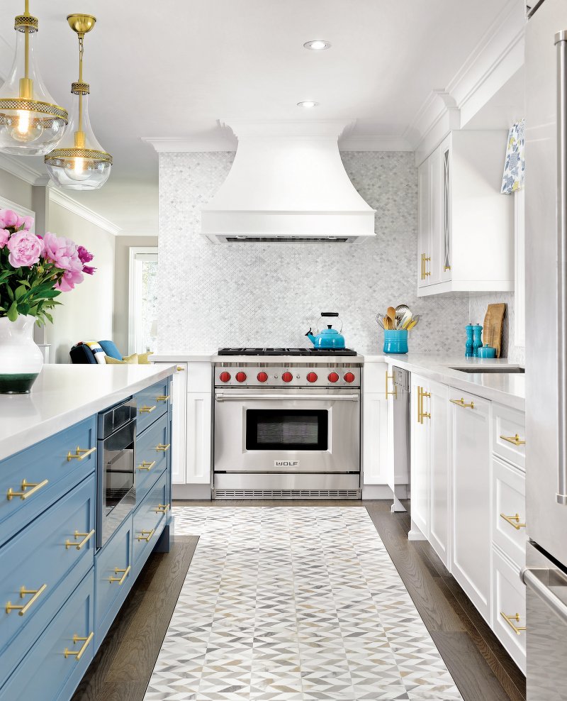 IN THIS ISSUE’S DOUBLE TAKE, WE TAKE A SECOND LOOK AT THE WHITE KITCHEN.

While kitchen trends come and go, the white kitchen is a classic look that will never go out of style. White is clean, simple,bright and airy - which is why so many choose it as

canadianhometrends.com/double-take-ki…