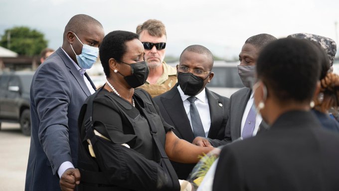 Haïti : La première dame de retour dans son pays avec un gilet par balles après ses soins aux Etats-Unis-PHOTOS