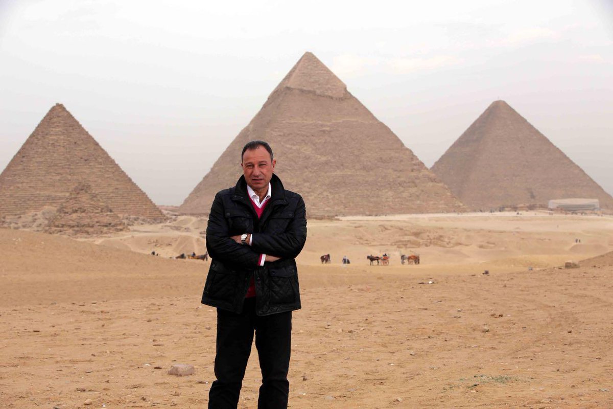 Yakoob_alsaadi's tweet photo. ما أروع وأبهى هذا الرجل .. محمود الخطيب .. يرعى البطولة كما يرعى الزهرة .. يسقيها حبا ودعما وسفرا هنا وهناك .. تستحق يا بيبو أن يتحقق في عهدك ما لم يحققه غيرك .. الخطيب يكفي لينطلق الأهلي صوب ما يريد .. الخطيب تاريخ وعمر وفرحة وأحلى عيد https://t.co/zltVefUKXZ