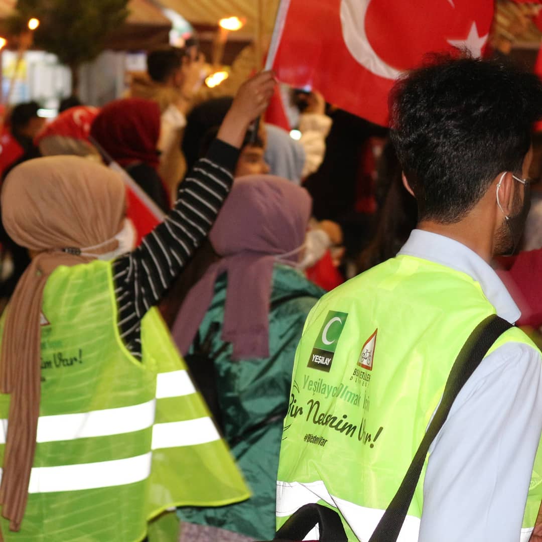 15 Temmuz Milli birlik ve dayanışma yürüyüşlerine @yesilay_van şubemiz ile birlikte bizde sahada yerizimizi aldık.
#iyikiyeşilayvar💚 
#yeşilayvanşubesi 
#yeşilayvan 
#gençyeşilayvan